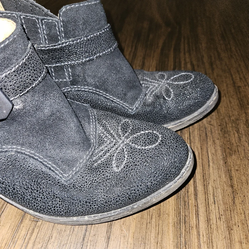Naya Black Leather Ankle Boots Embroidered Western Buckle Accents Women's 8M